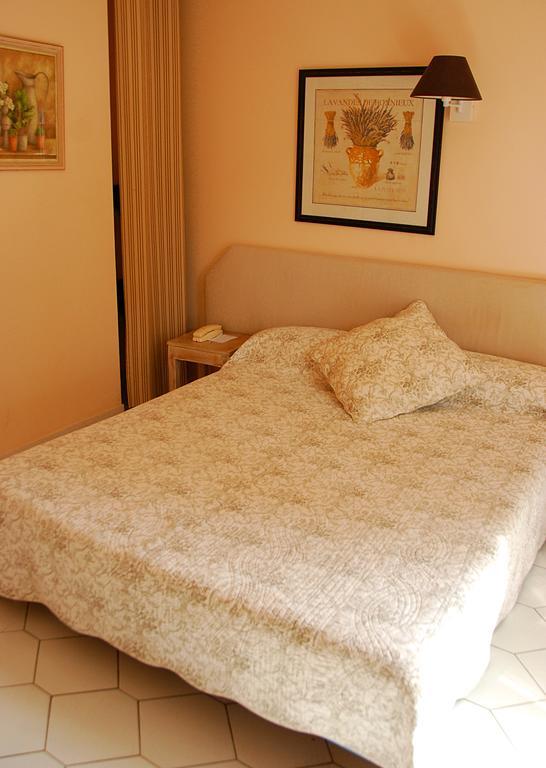 Hotel Les Mazets Des Roches Tarascon Rom bilde