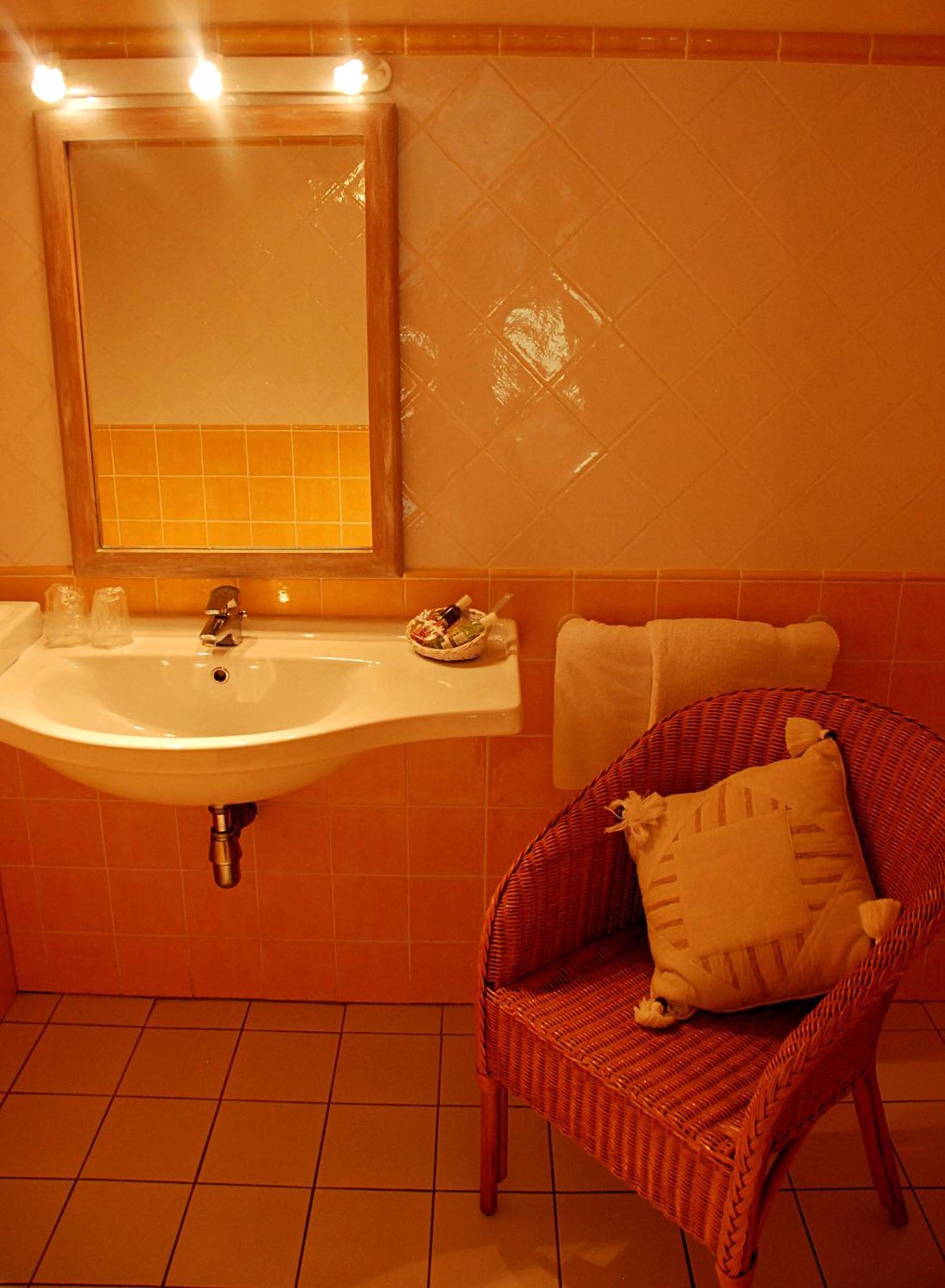 Hotel Les Mazets Des Roches Tarascon Rom bilde