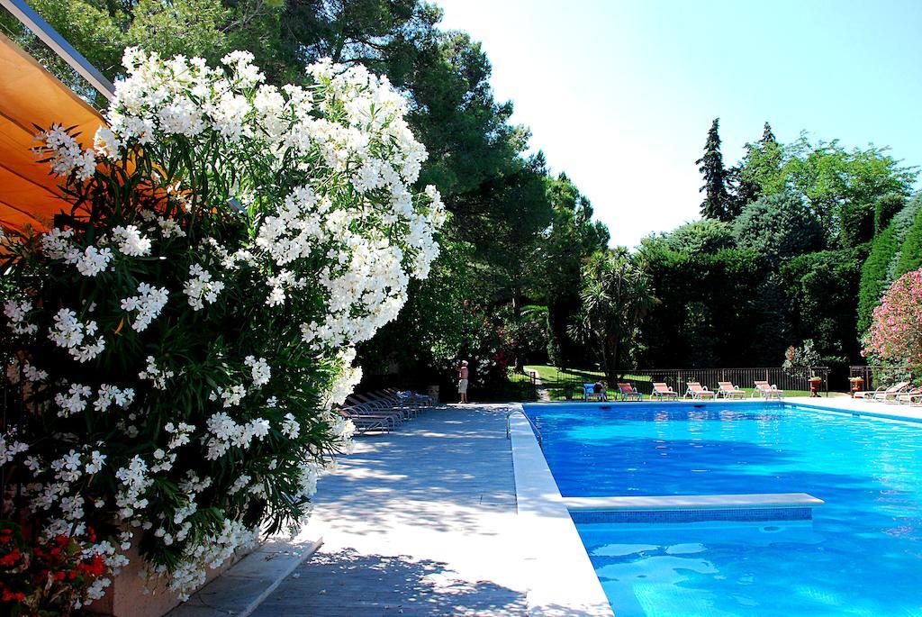 Hotel Les Mazets Des Roches Tarascon Eksteriør bilde