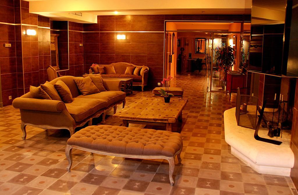 Hotel Les Mazets Des Roches Tarascon Eksteriør bilde