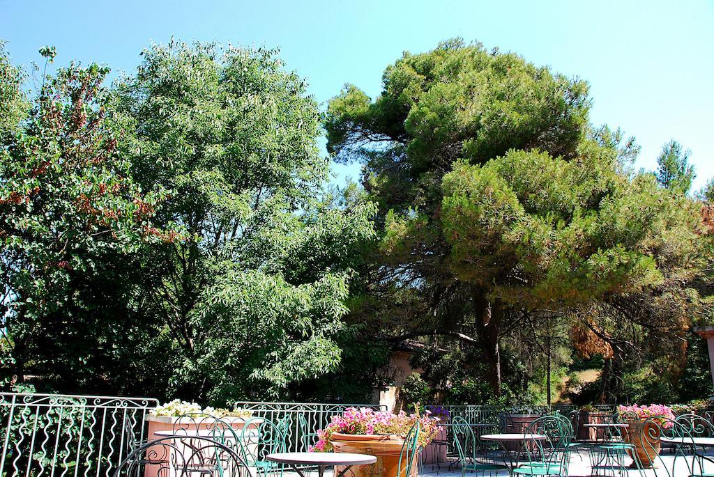 Hotel Les Mazets Des Roches Tarascon Eksteriør bilde
