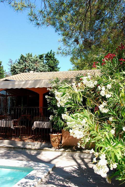 Hotel Les Mazets Des Roches Tarascon Eksteriør bilde